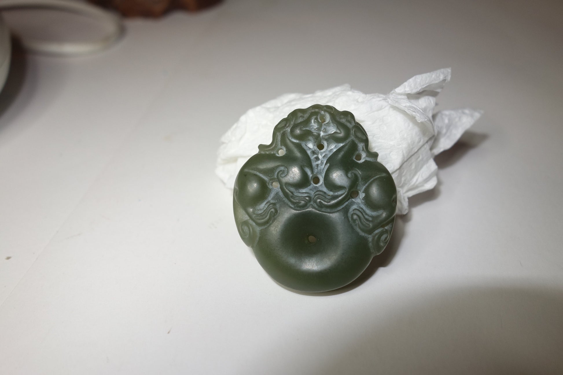 A Chinese agate carved pendant, depicting two dragons