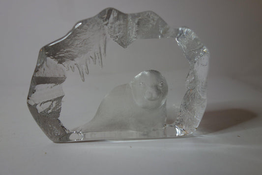 Matts Jonasson Lead Crystal art seal pup