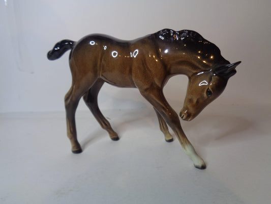 Beswick Foal ( Large Head Down ) No 947 Brown