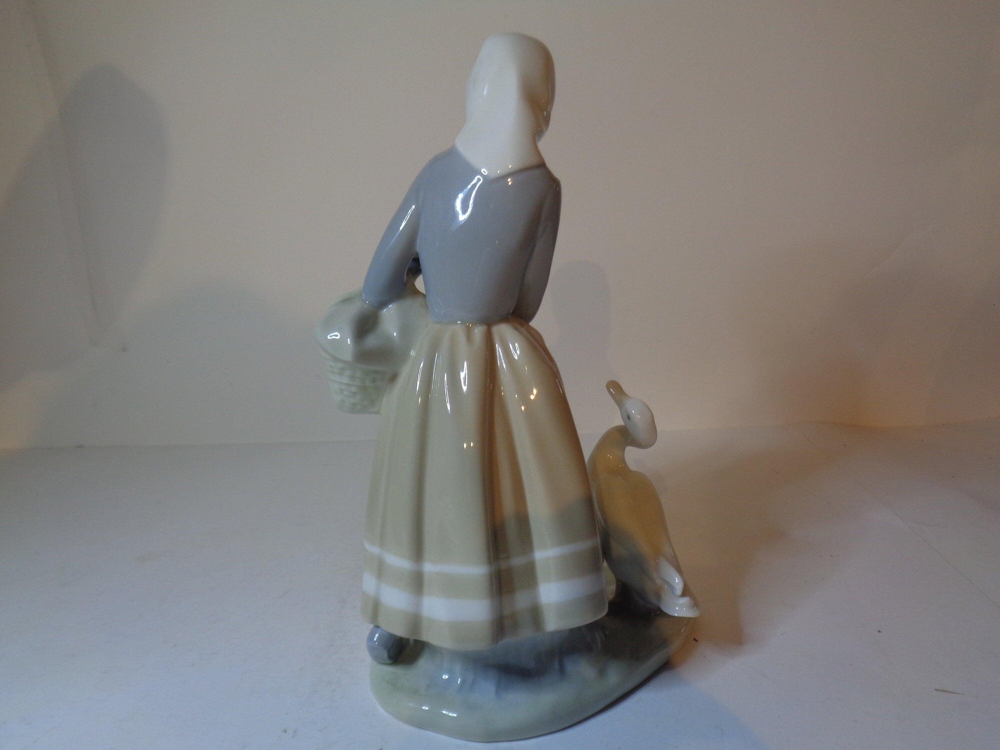 LLadro Shepherdess with Ducks number 4568 Issued 1969