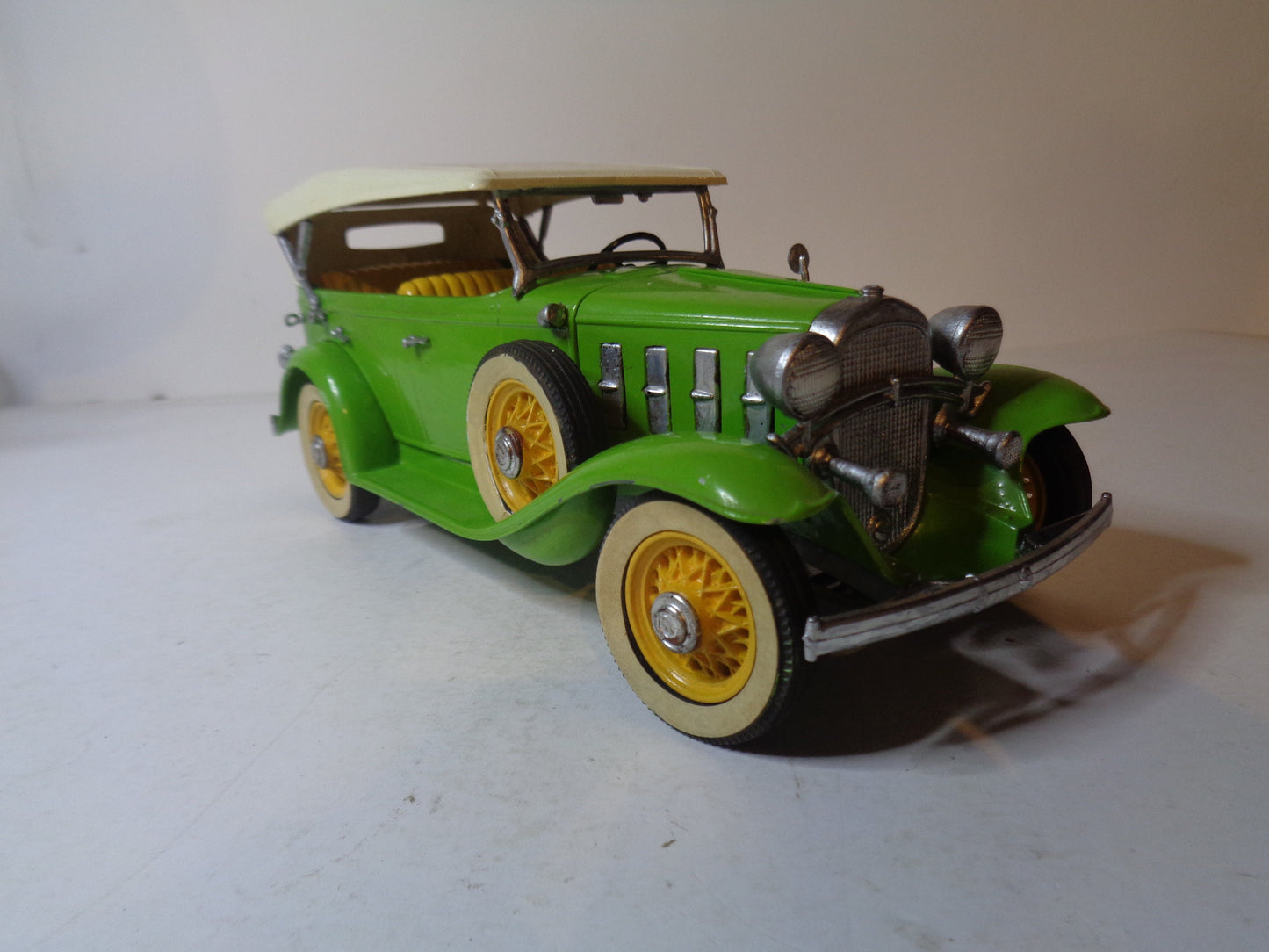 Hubley Convertible Sedan very well built kit, original paint and decals, 1:20 scale green