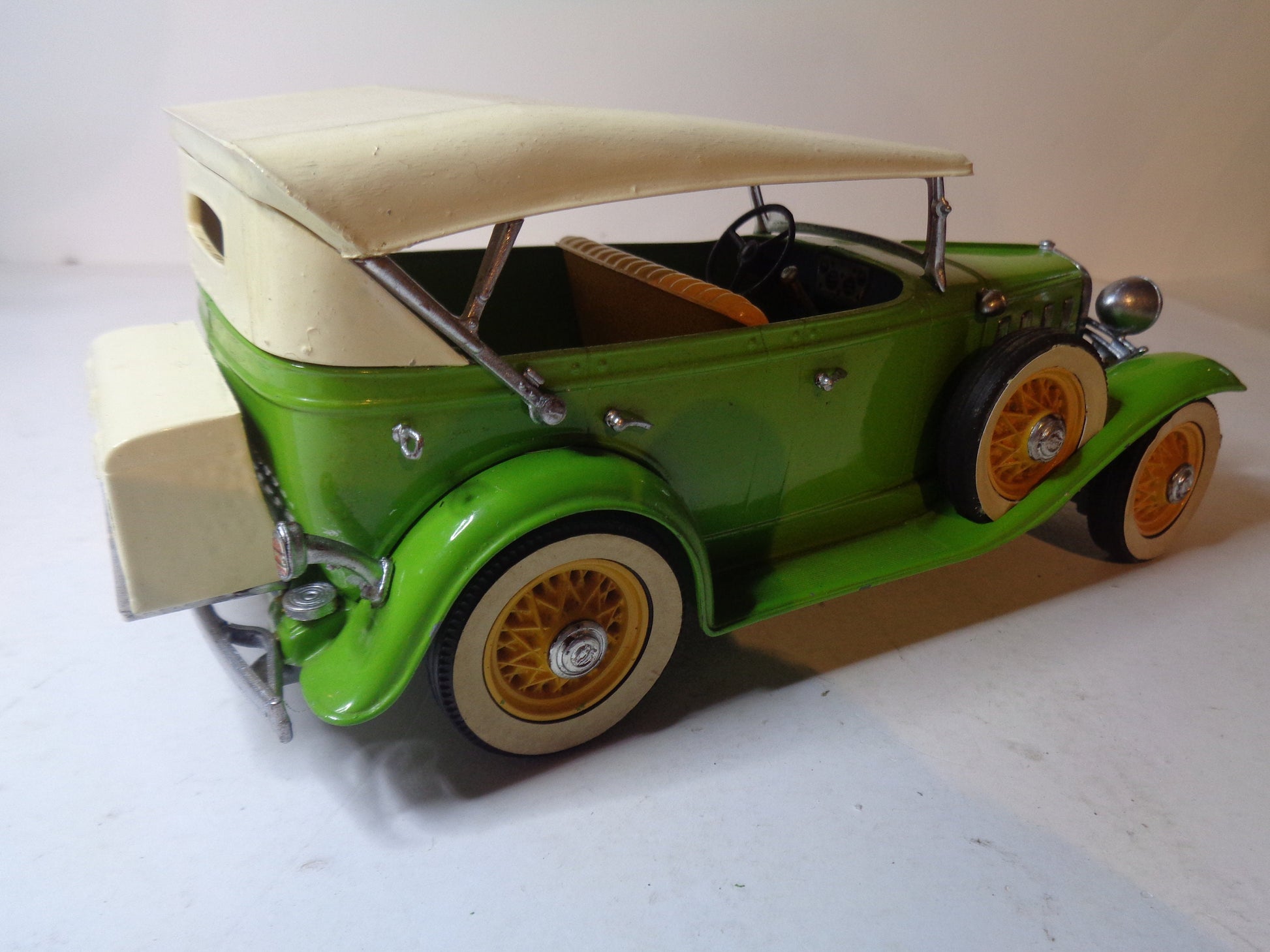 Hubley Convertible Sedan very well built kit, original paint and decals, 1:20 scale green