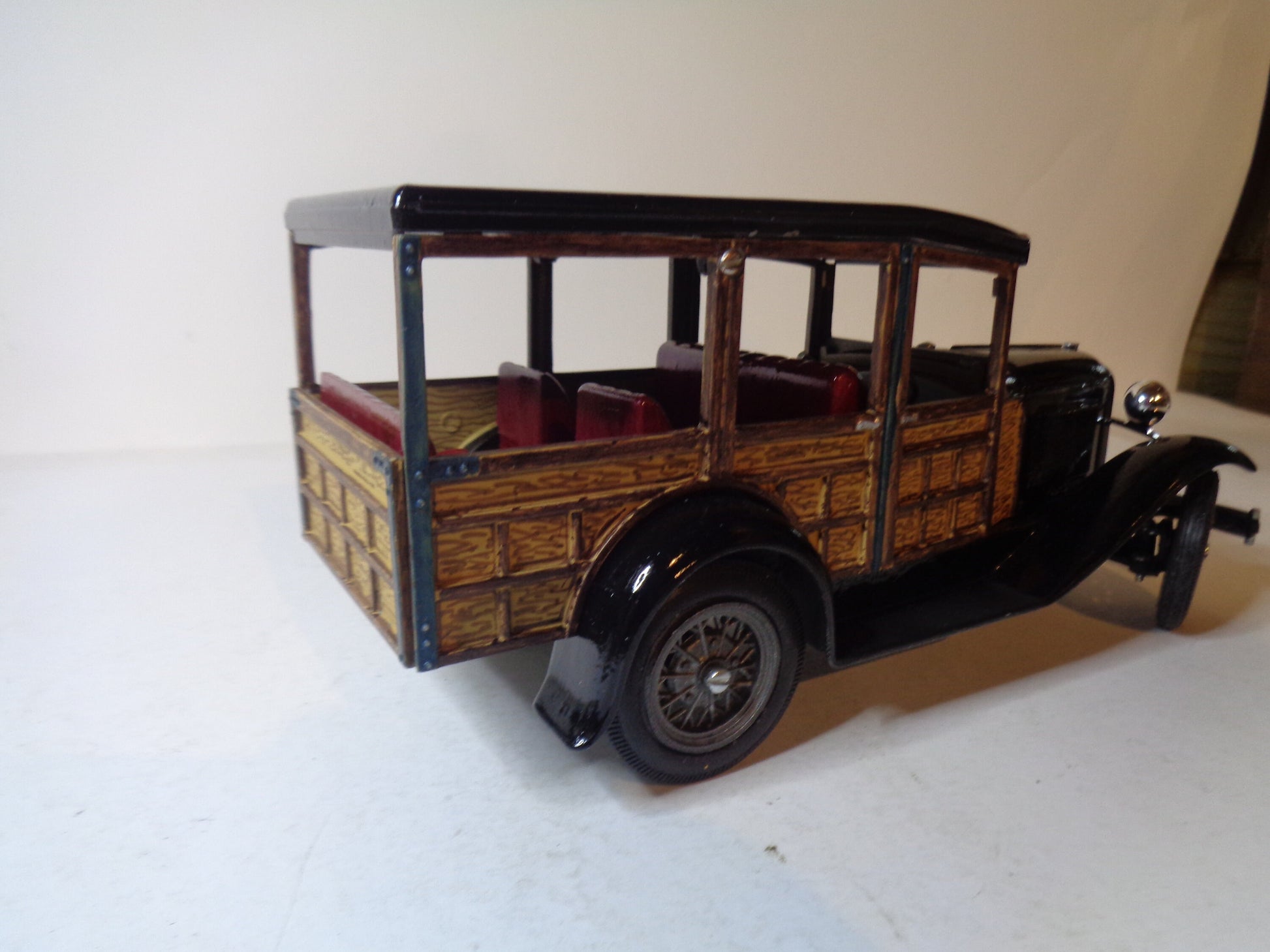 Hubley Station Wagon very well built kit, 1:20 scale black