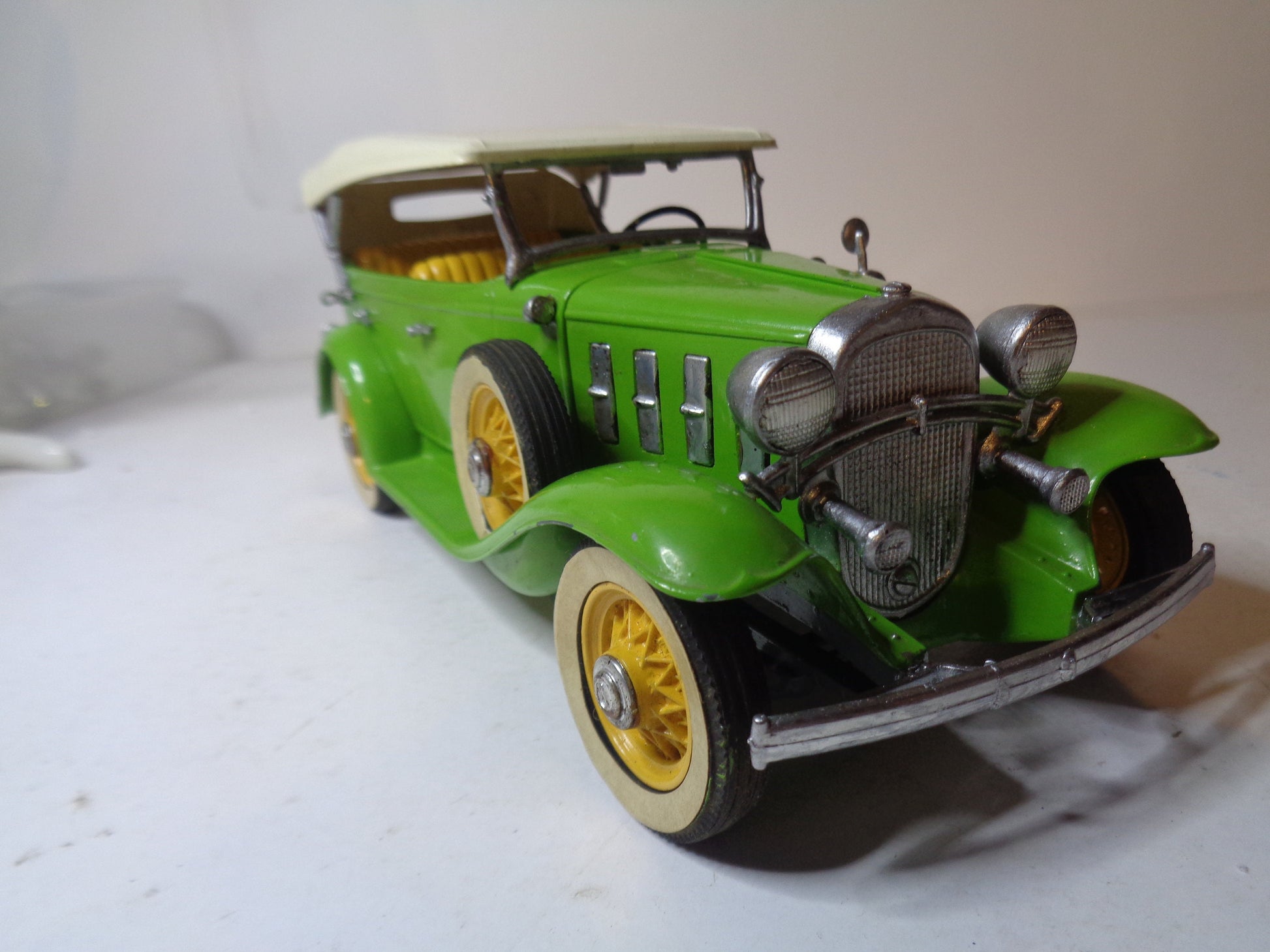 Hubley Convertible Sedan very well built kit, original paint and decals, 1:20 scale green