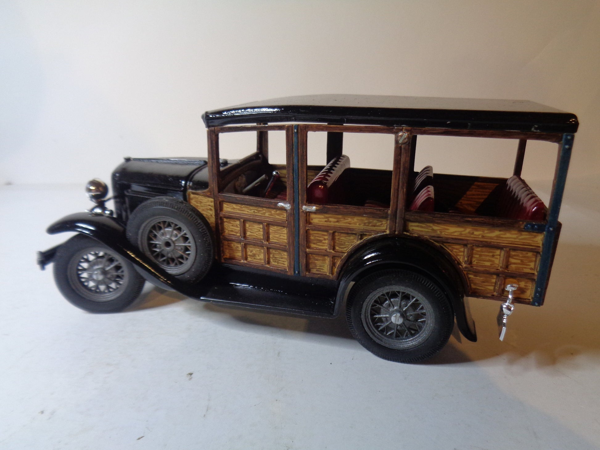 Hubley Station Wagon very well built kit, 1:20 scale black