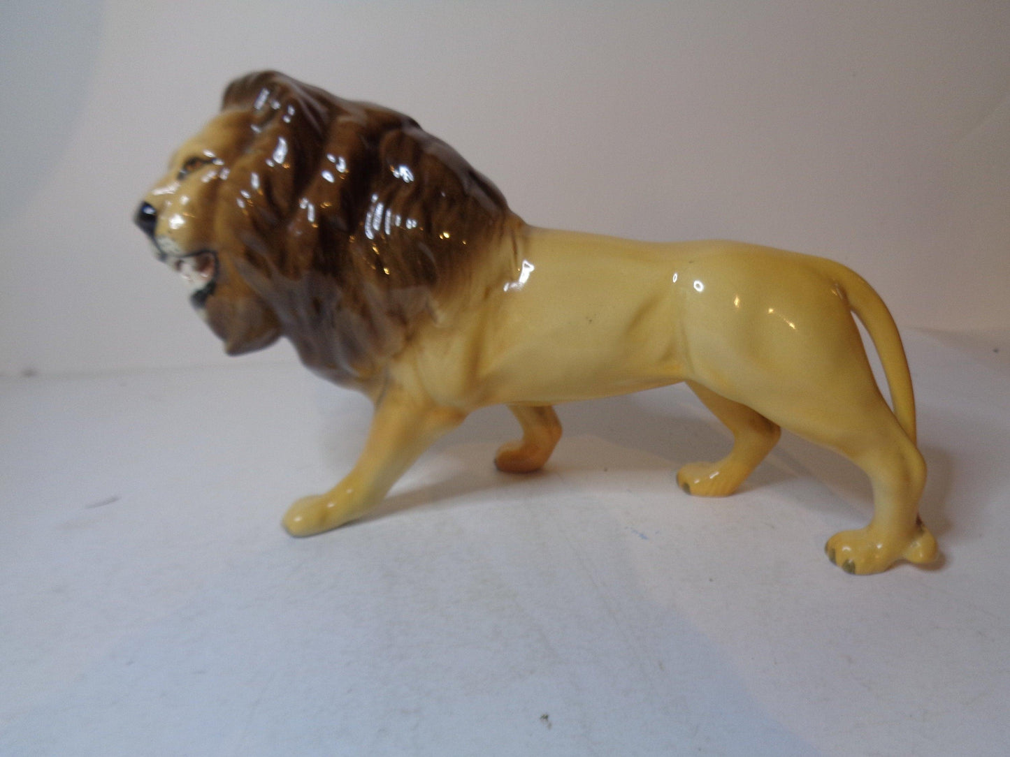 Beswick Lion Facing Left No 2089 Issued 1967