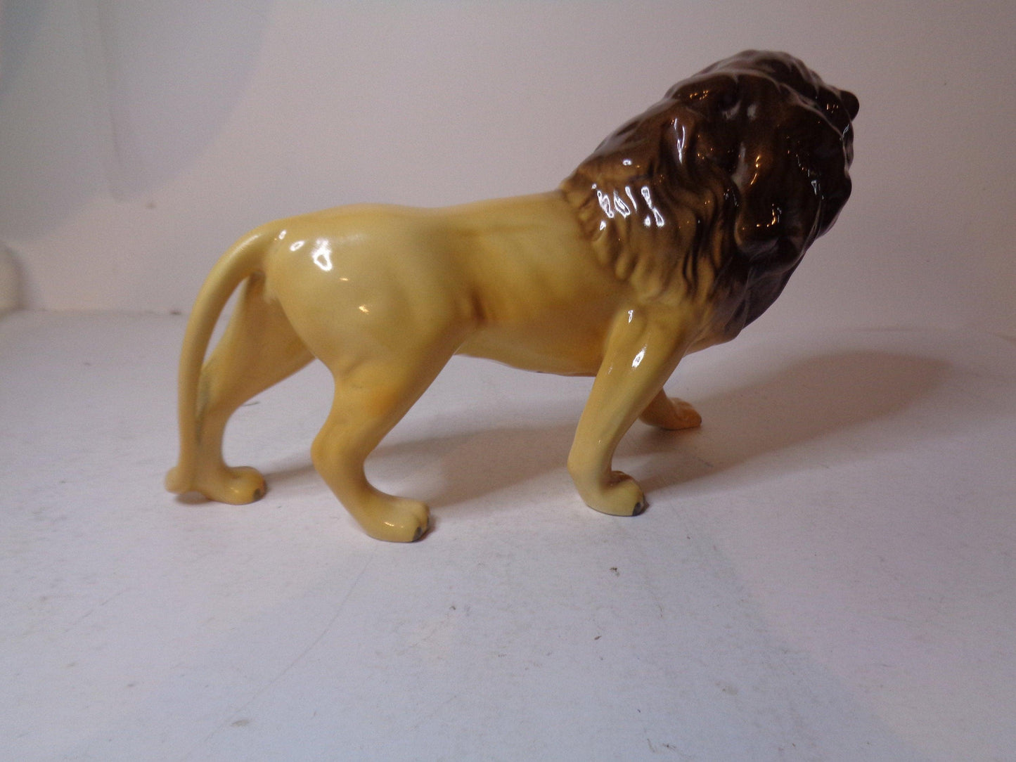 Beswick Lion Facing Left No 2089 Issued 1967