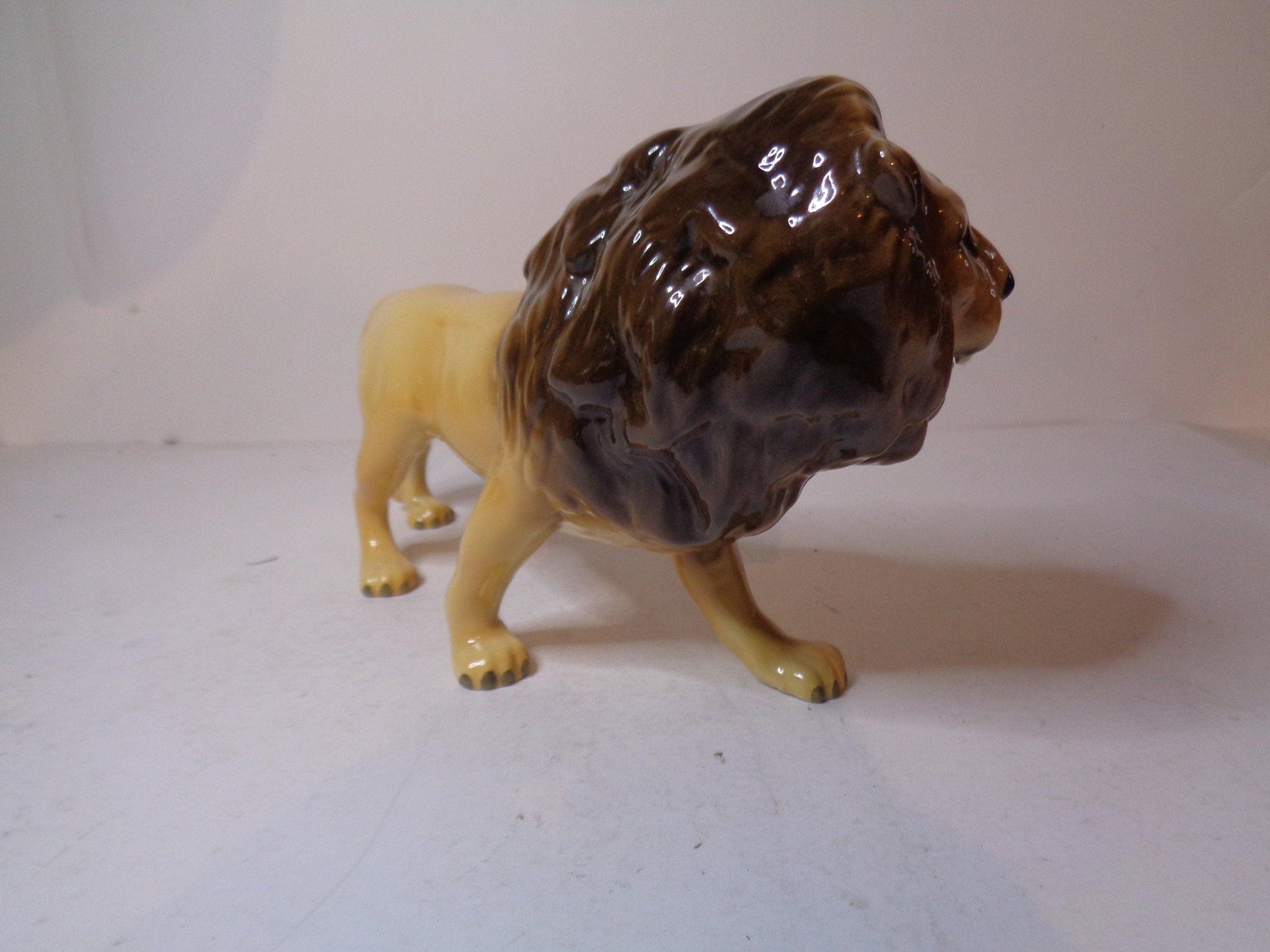 Beswick Lion Facing Left No 2089 Issued 1967