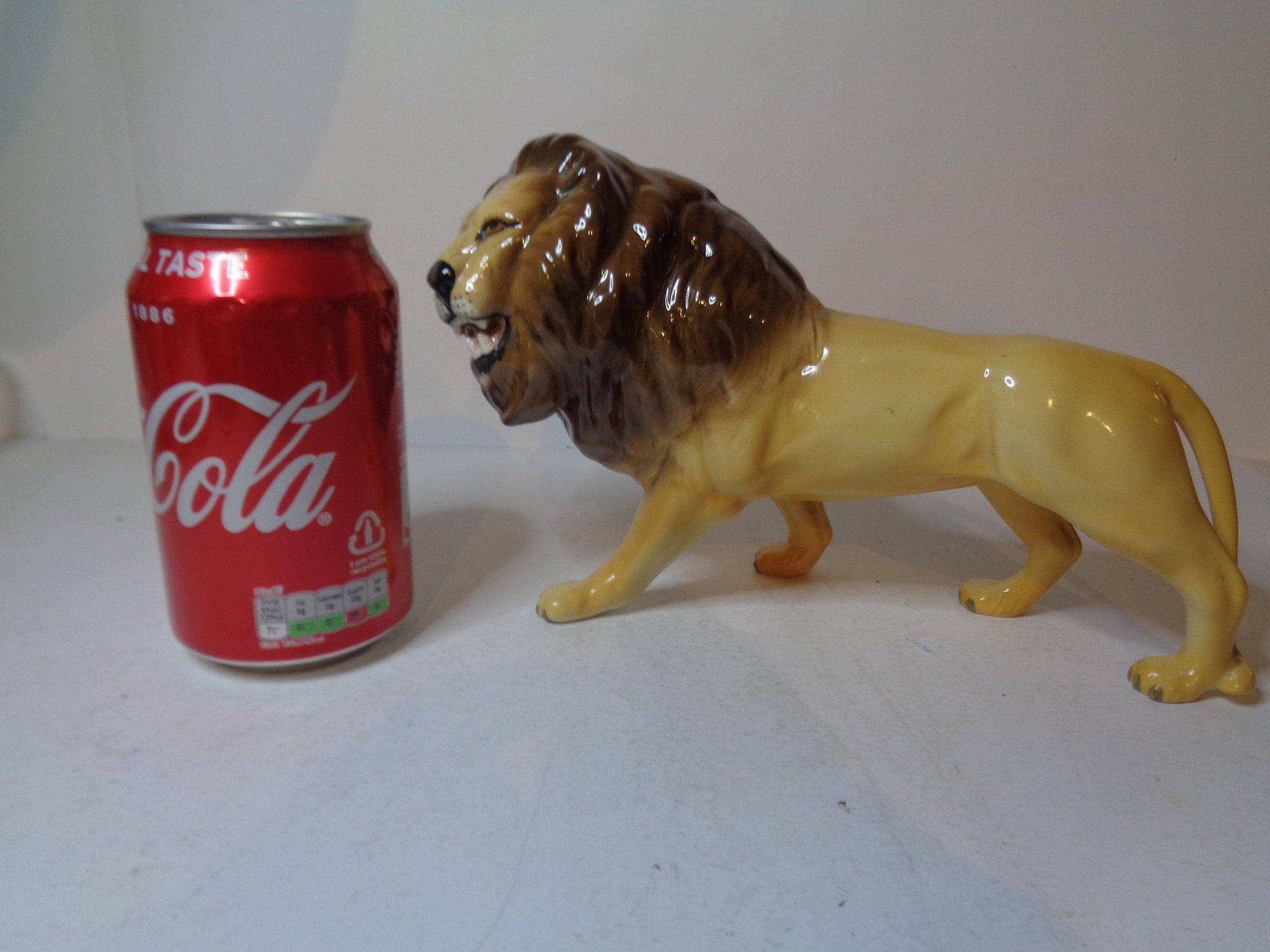 Beswick Lion Facing Left No 2089 Issued 1967