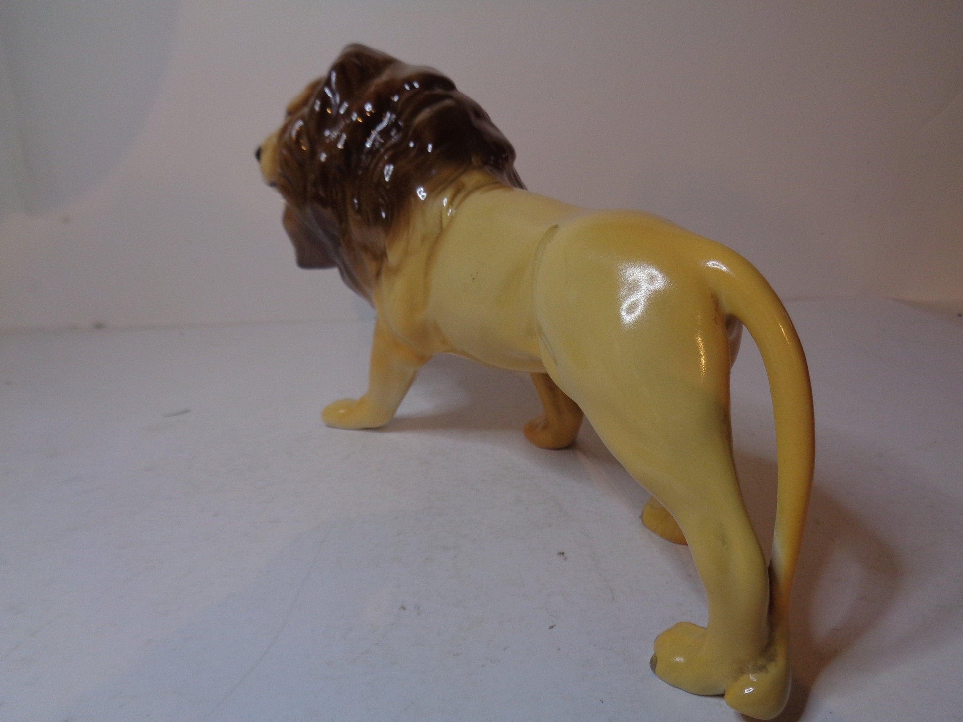 Beswick Lion Facing Left No 2089 Issued 1967