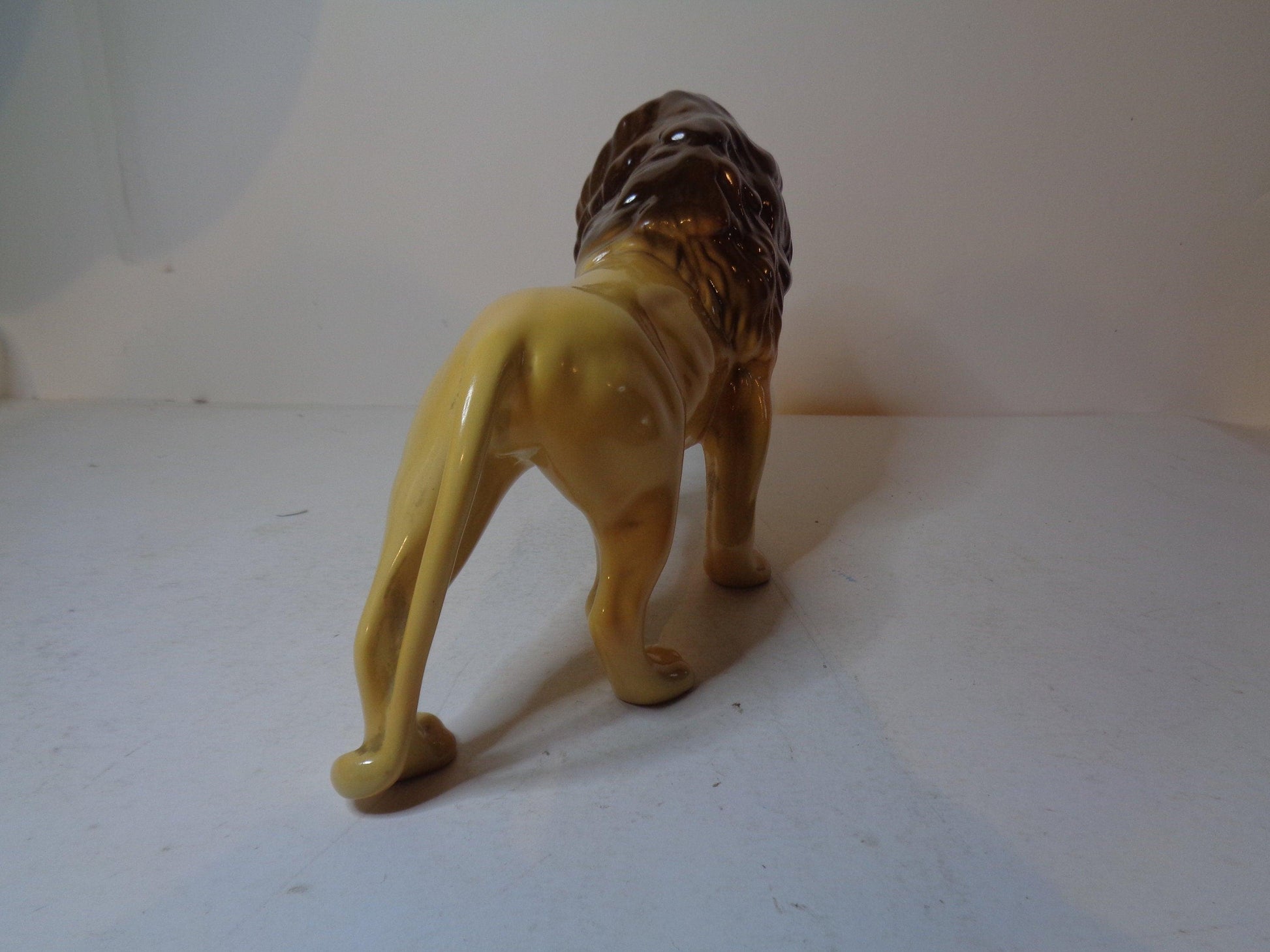 Beswick Lion Facing Left No 2089 Issued 1967