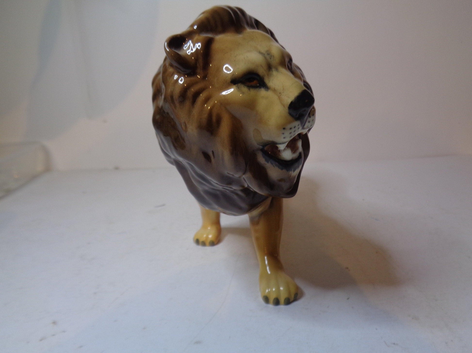 Beswick Lion Facing Left No 2089 Issued 1967