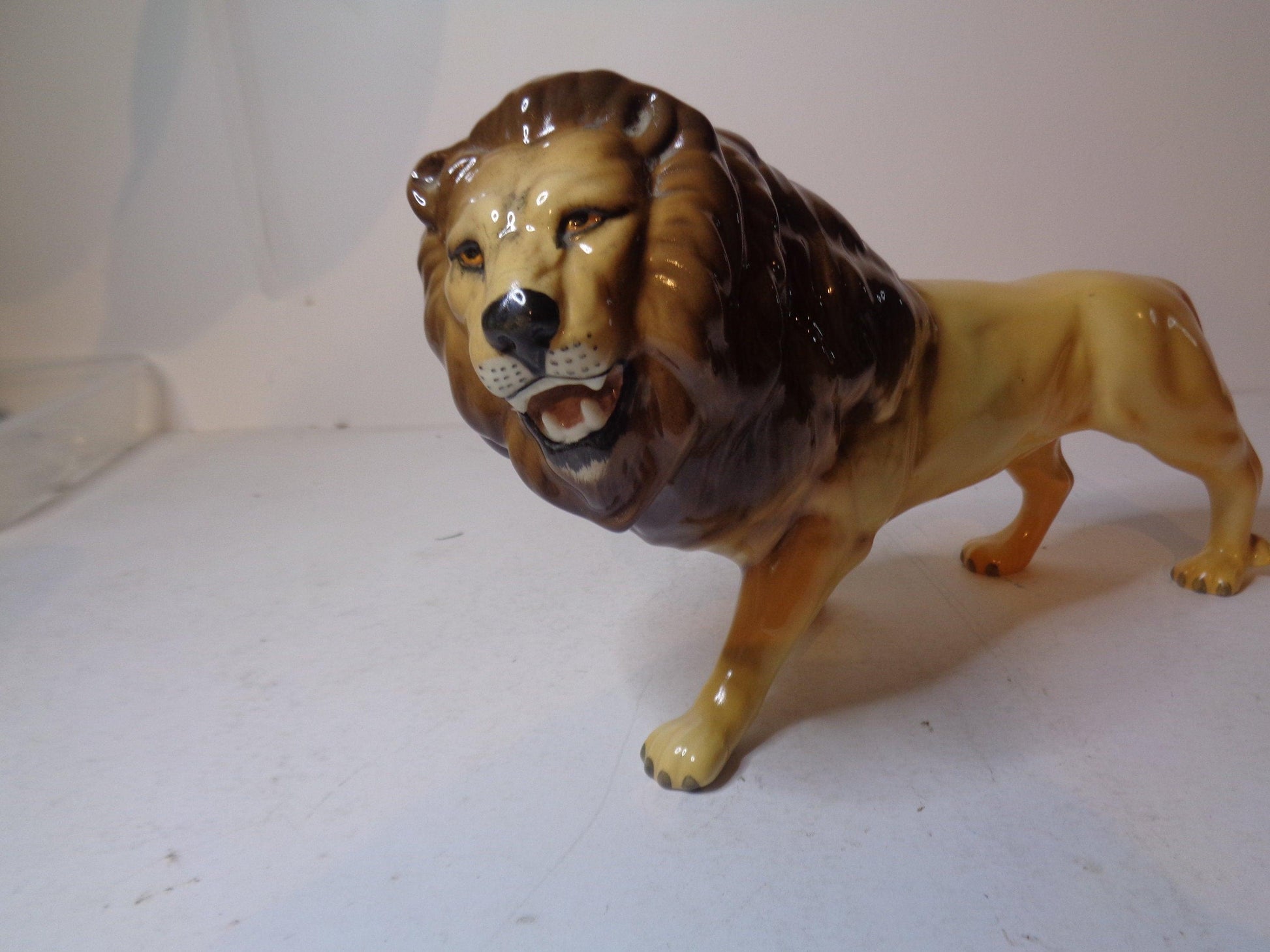 Beswick Lion Facing Left No 2089 Issued 1967