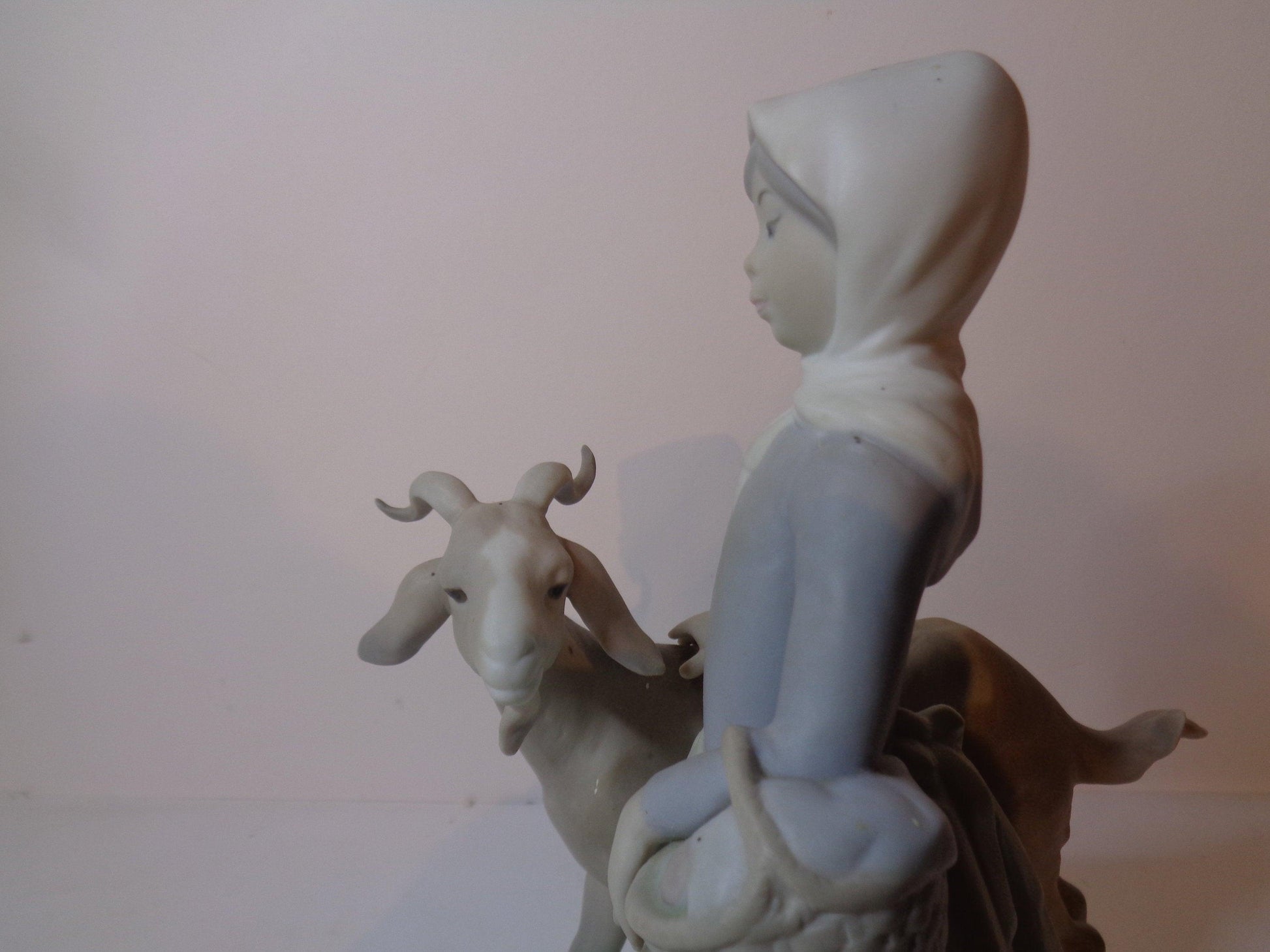 LLadro Matt Little Girl with Goat number 4812