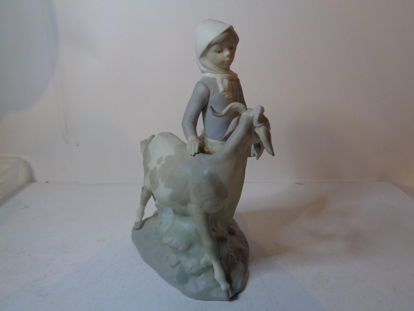 LLadro Matt Little Girl with Goat number 4812