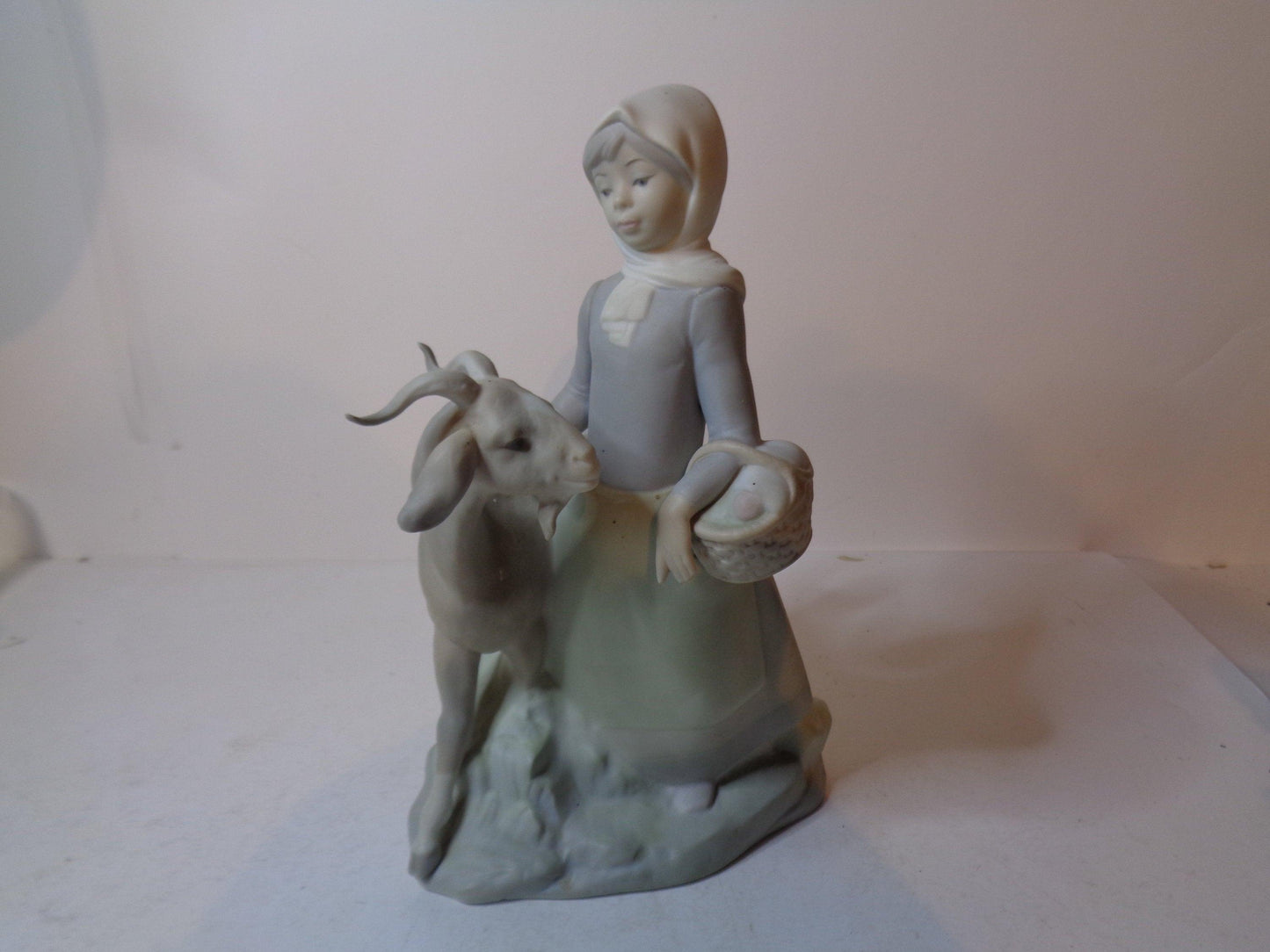 LLadro Matt Little Girl with Goat number 4812