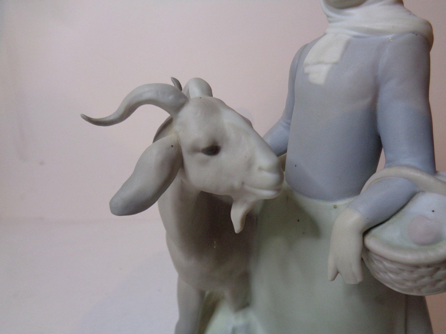 LLadro Matt Little Girl with Goat number 4812