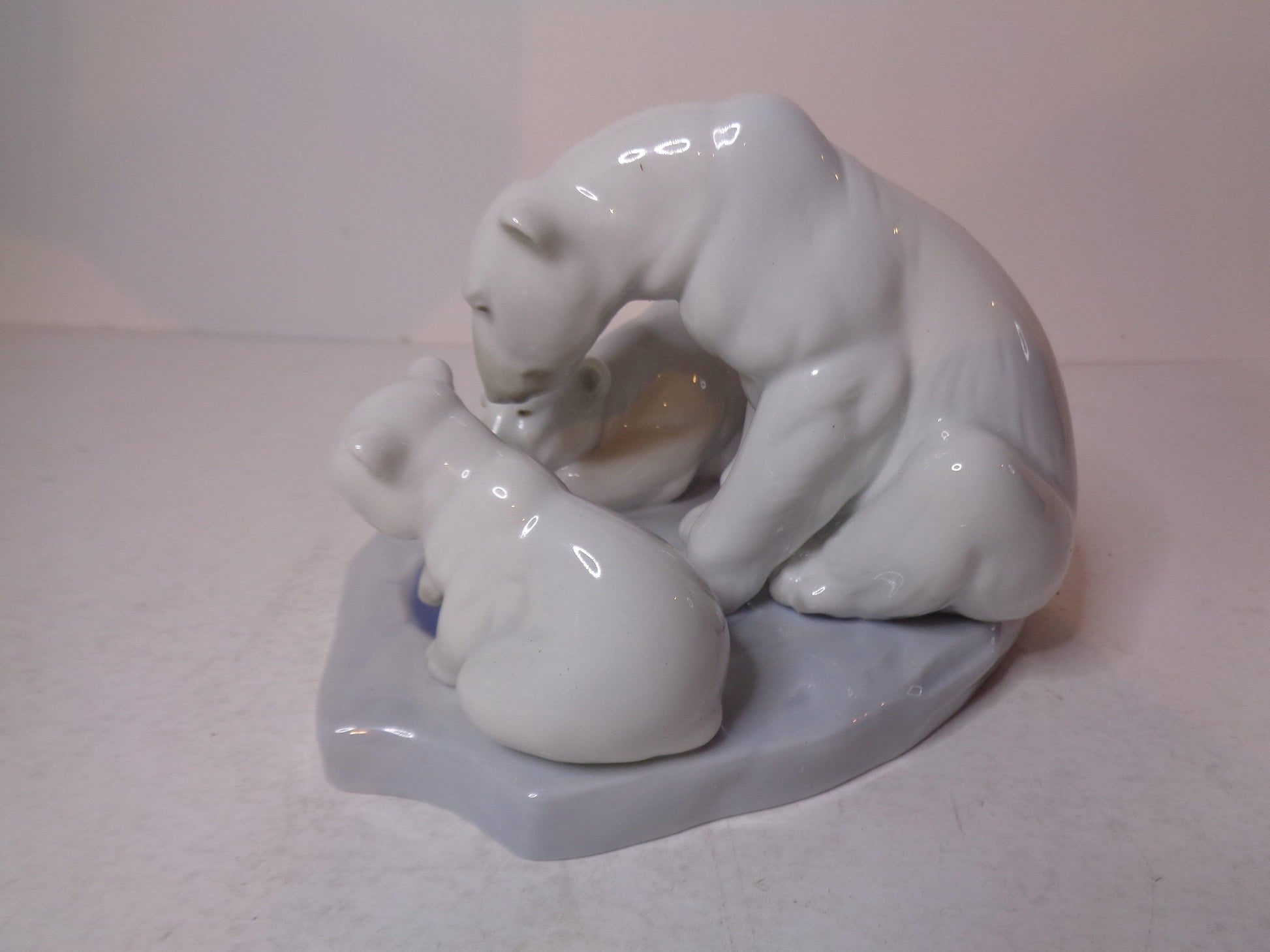 LLadro Bearly Love number 1443 Issued 1983