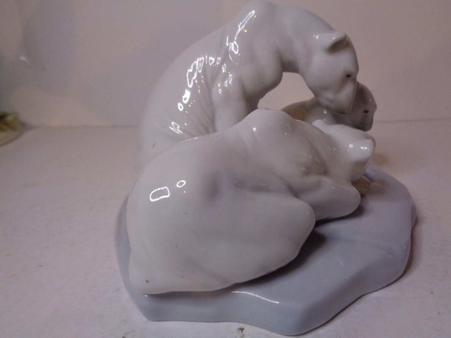 LLadro Bearly Love number 1443 Issued 1983