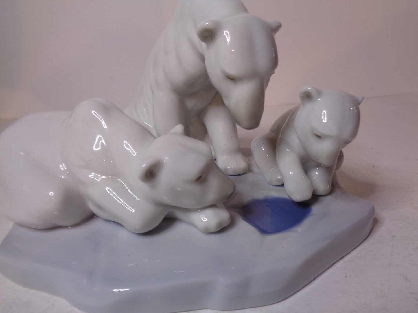 LLadro Bearly Love number 1443 Issued 1983