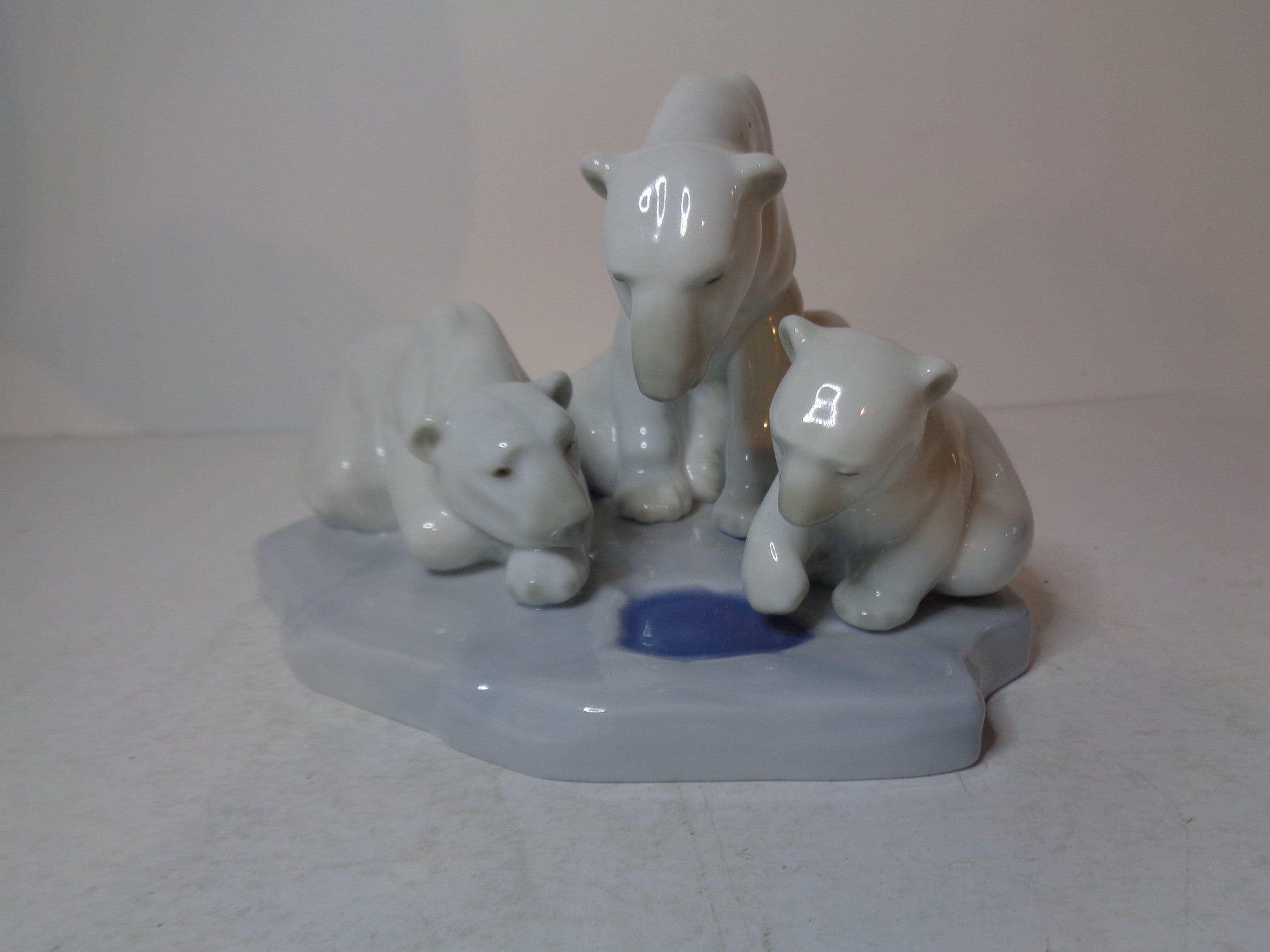 LLadro Bearly Love number 1443 Issued 1983