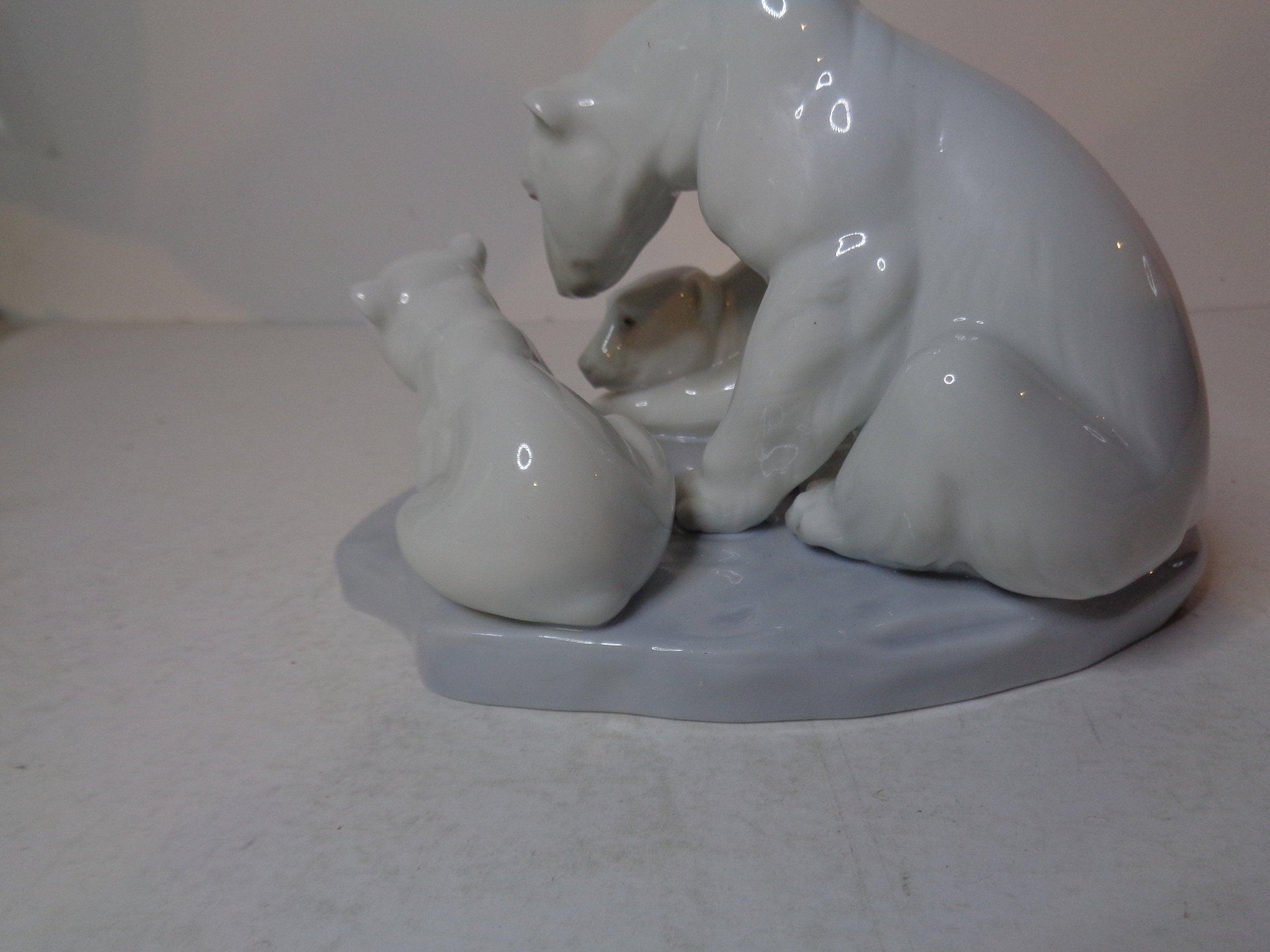 LLadro Bearly Love number 1443 Issued 1983