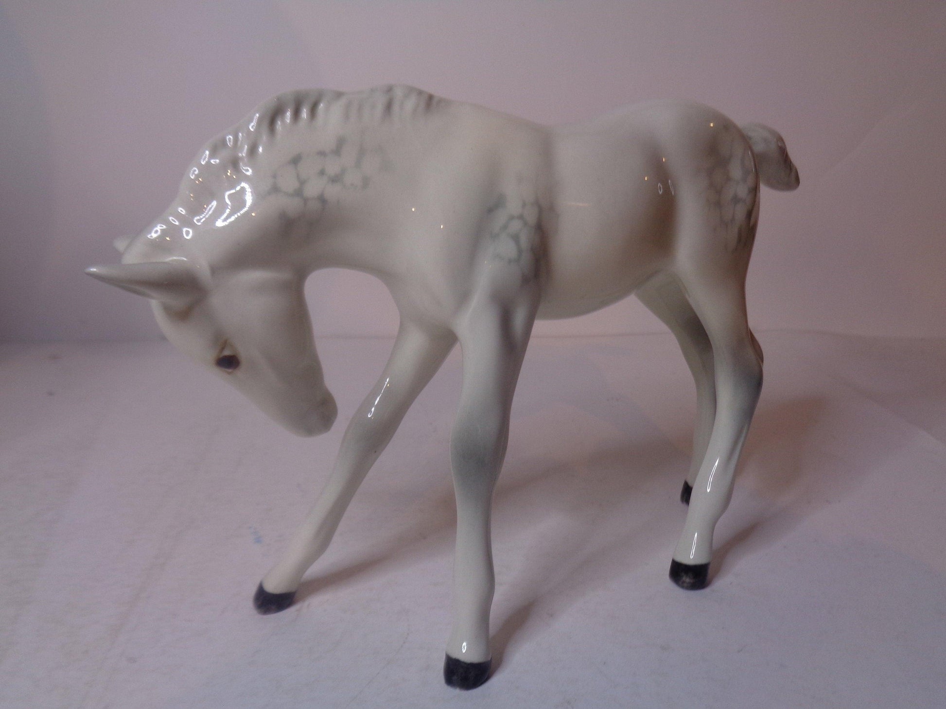 Beswick Foal ( Large Head Down ) No 947 Grey