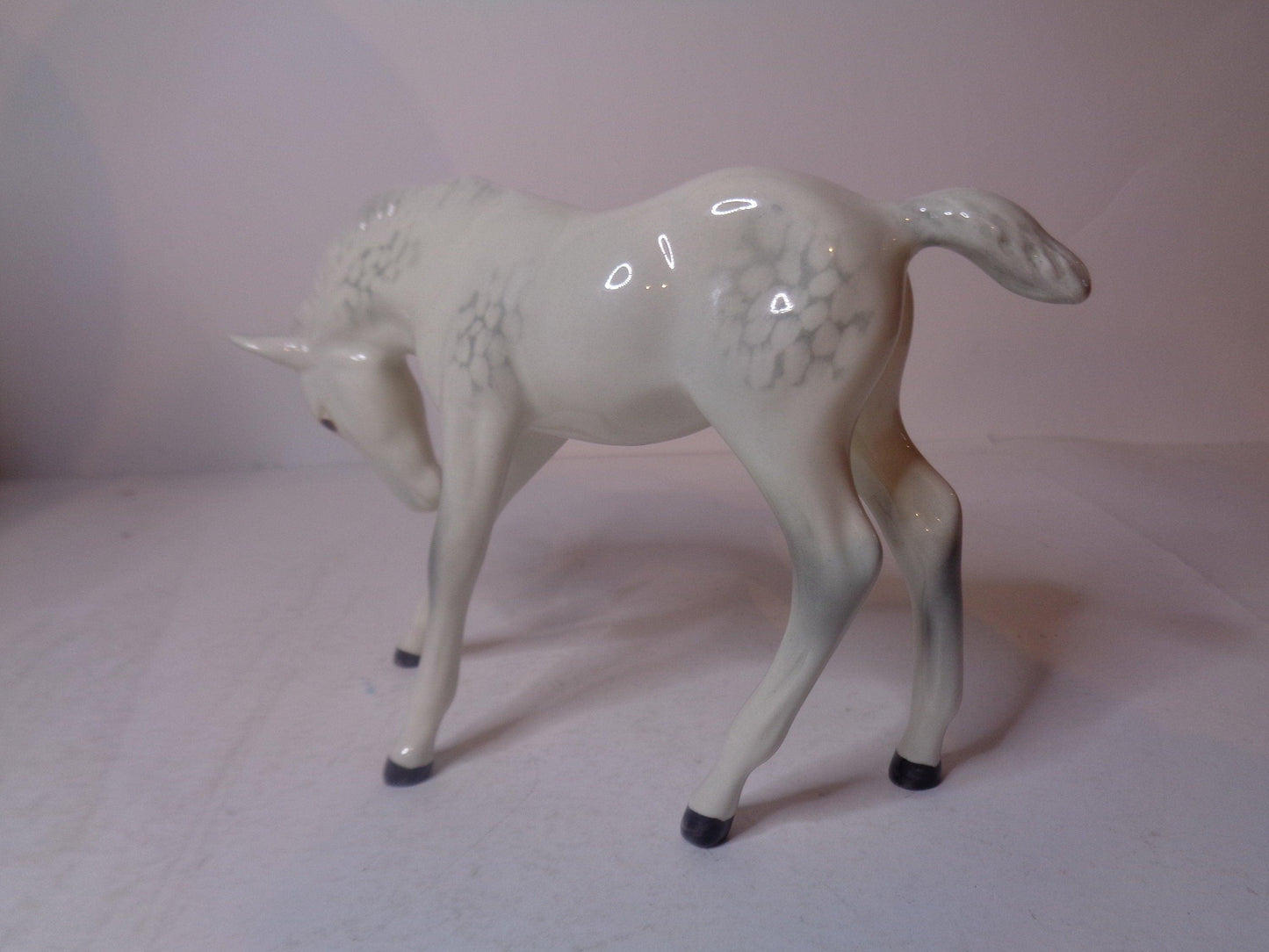 Beswick Foal ( Large Head Down ) No 947 Grey