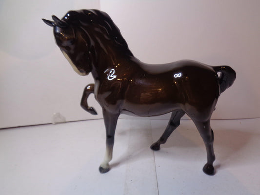 Beswick Horse Head Tucked Leg Up No 1549 First Version