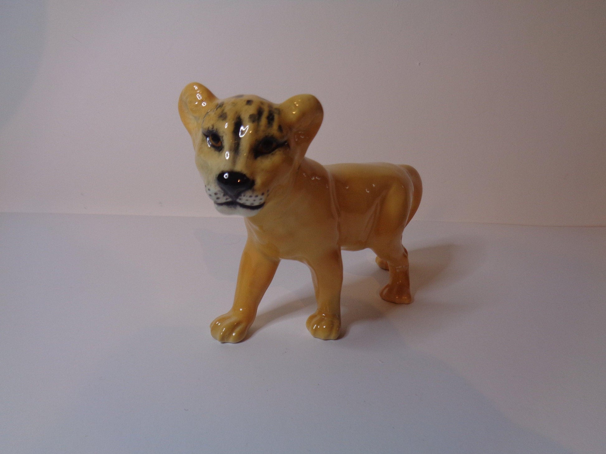 Beswick Lion Cub - Facing Left No 2098