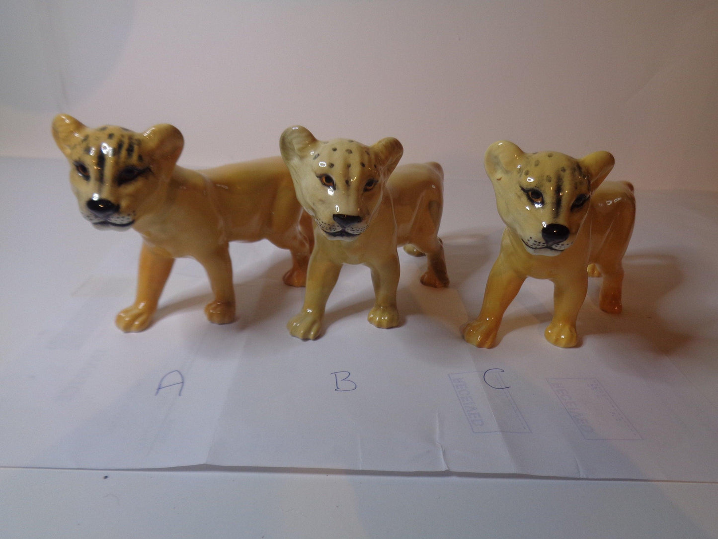 Beswick Lion Cub - Facing Left No 2098