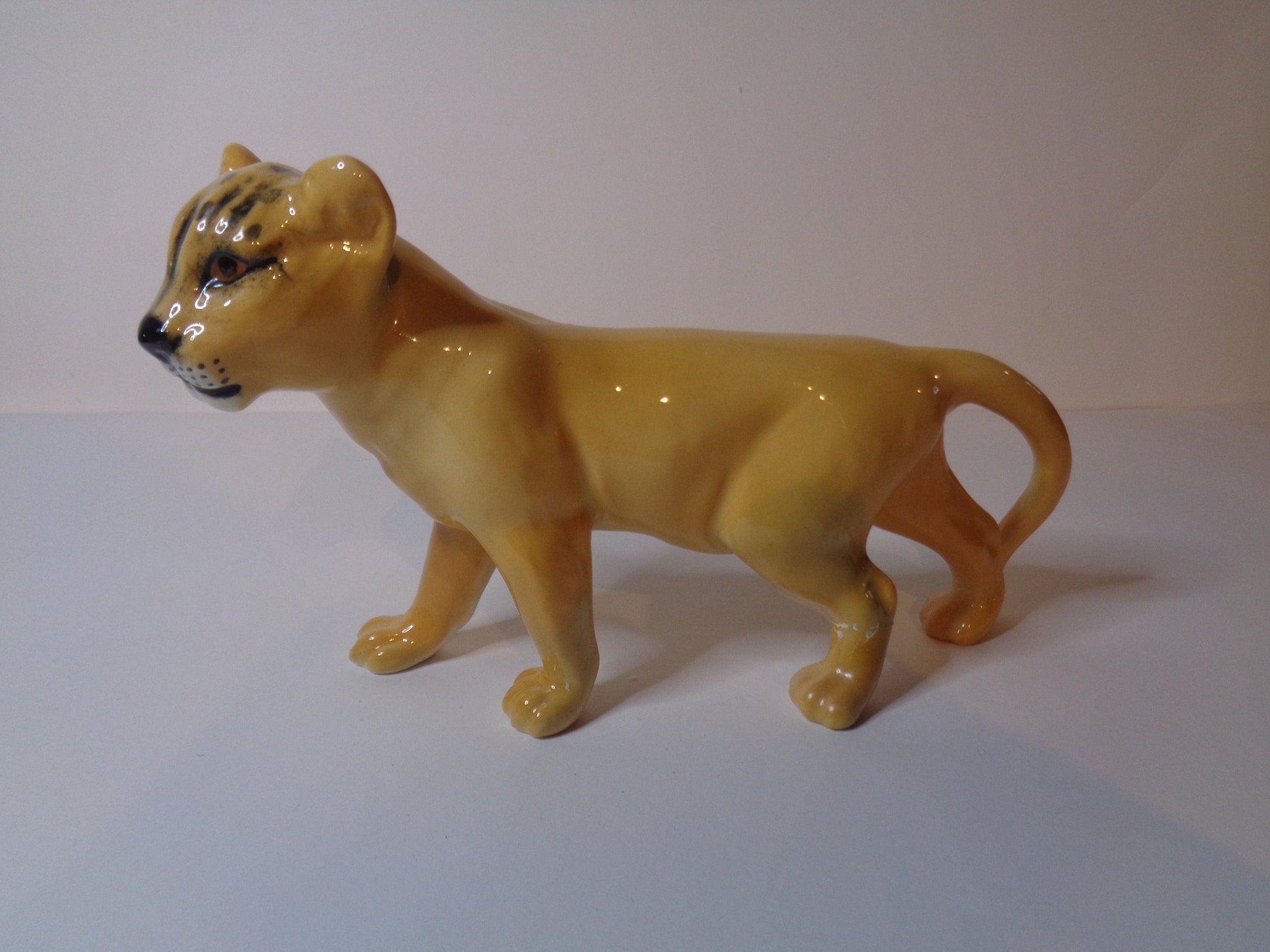 Beswick Lion Cub - Facing Left No 2098