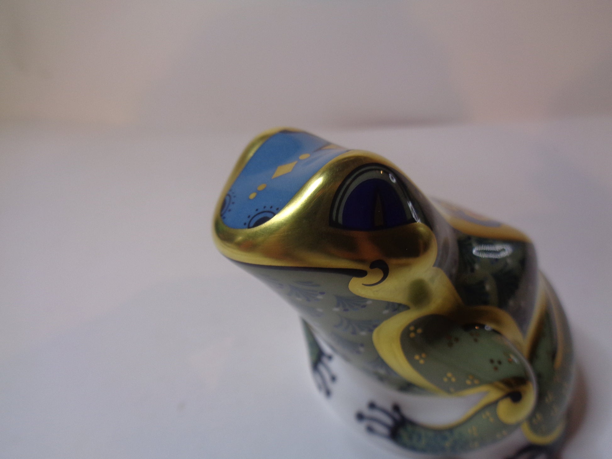 Royal Crown Derby Fountain Frog Gold Stopper