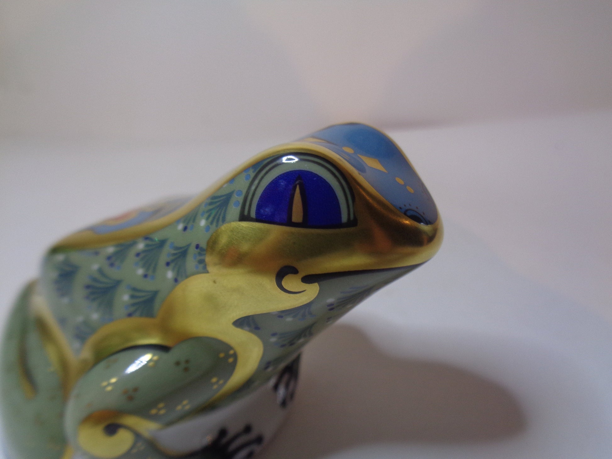 Royal Crown Derby Fountain Frog Gold Stopper