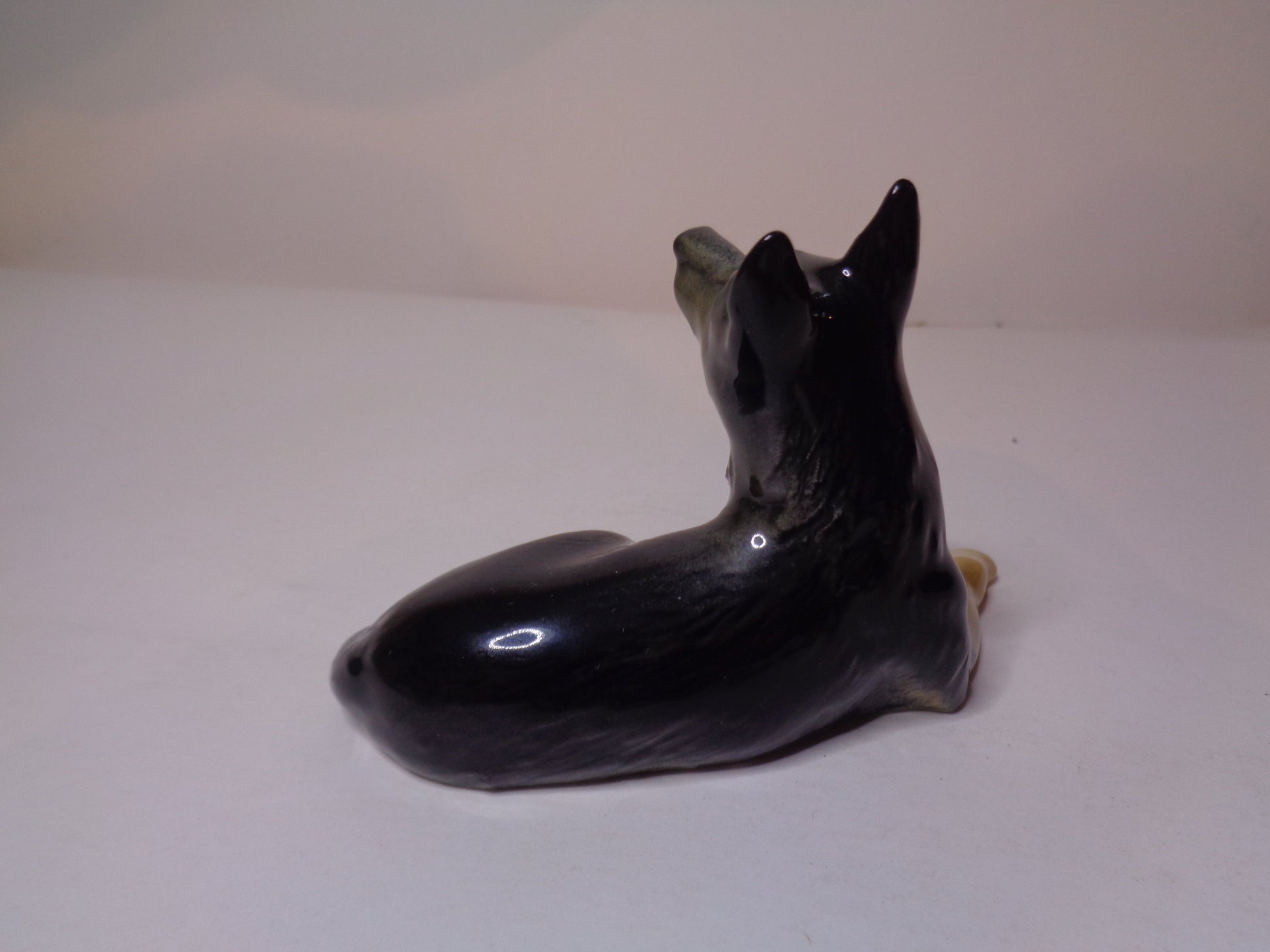 Beswick Alsatian Lying no 3378