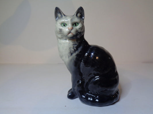 Beswick Seated Cat - Seated, head looks forward number 1031 Grey (Smokey Blue)