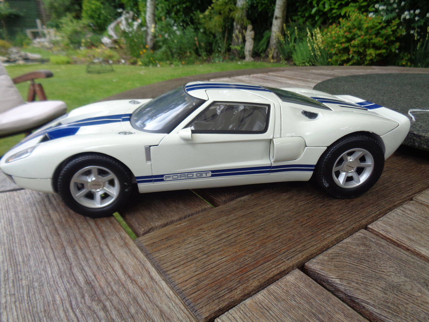 Motor Max Ford GT Massive 1/12 Scale Diecast Model