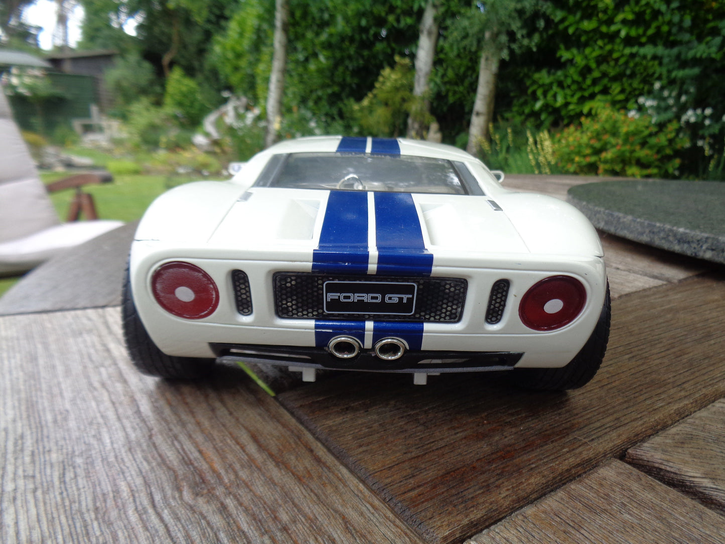 Motor Max Ford GT Massive 1/12 Scale Diecast Model