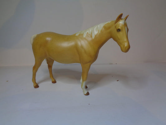 Beswick Horse Mare Facing Right Head Up No 1991 Second Version Matt Palomino