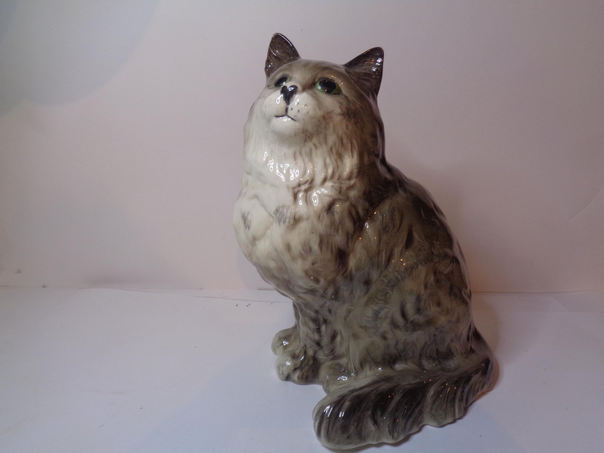 Beswick Persian Cat - Seated, looking up number 1867 Grey Gloss