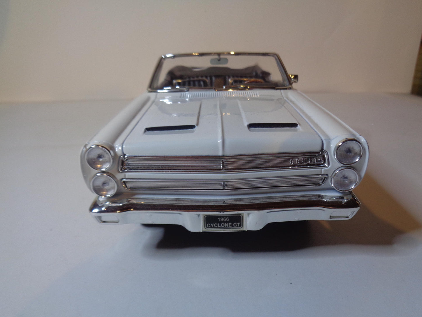 Road Signature 1966 Mercury Cyclone 1/18 Diecast model