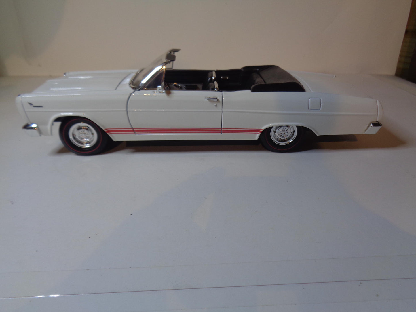 Road Signature 1966 Mercury Cyclone 1/18 Diecast model