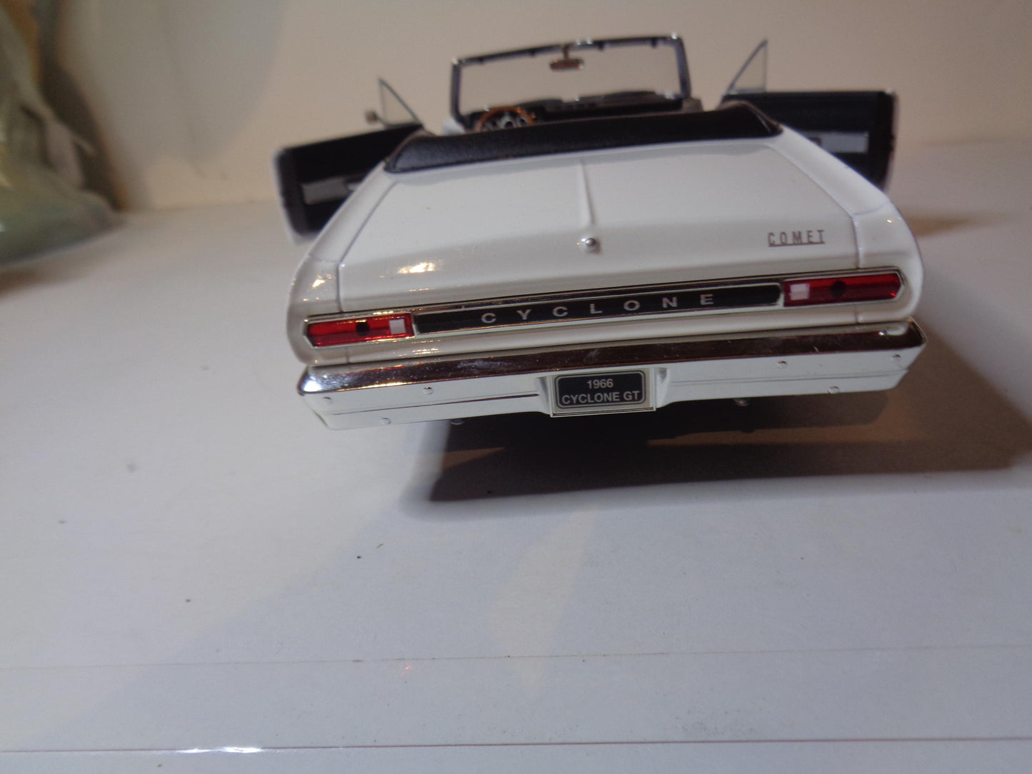 Road Signature 1966 Mercury Cyclone 1/18 Diecast model