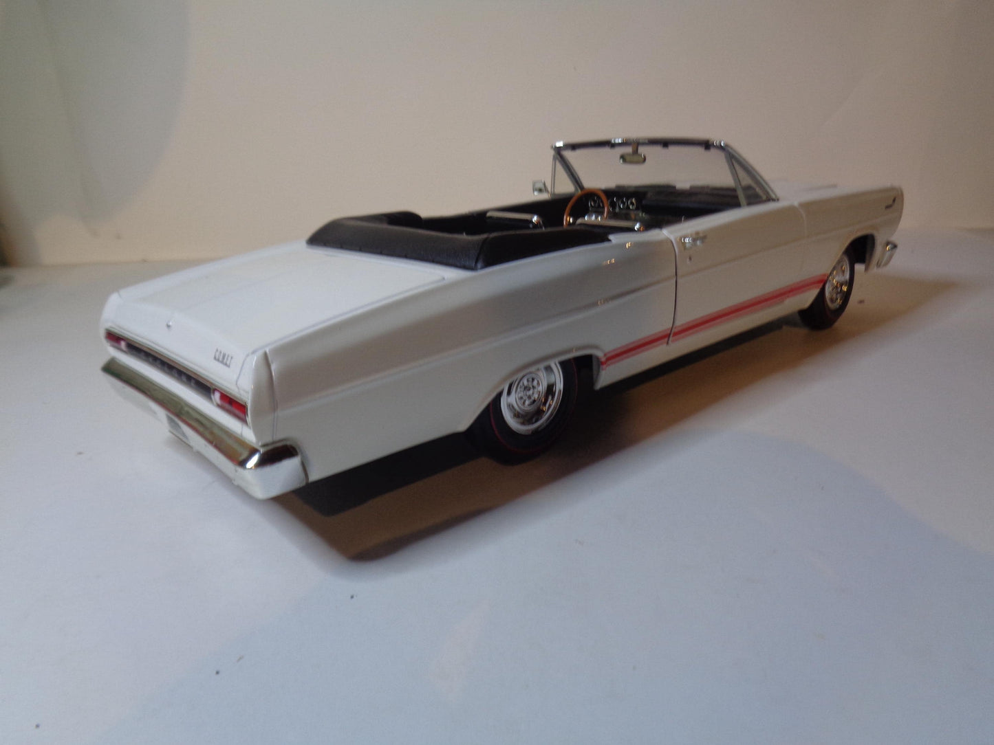 Road Signature 1966 Mercury Cyclone 1/18 Diecast model