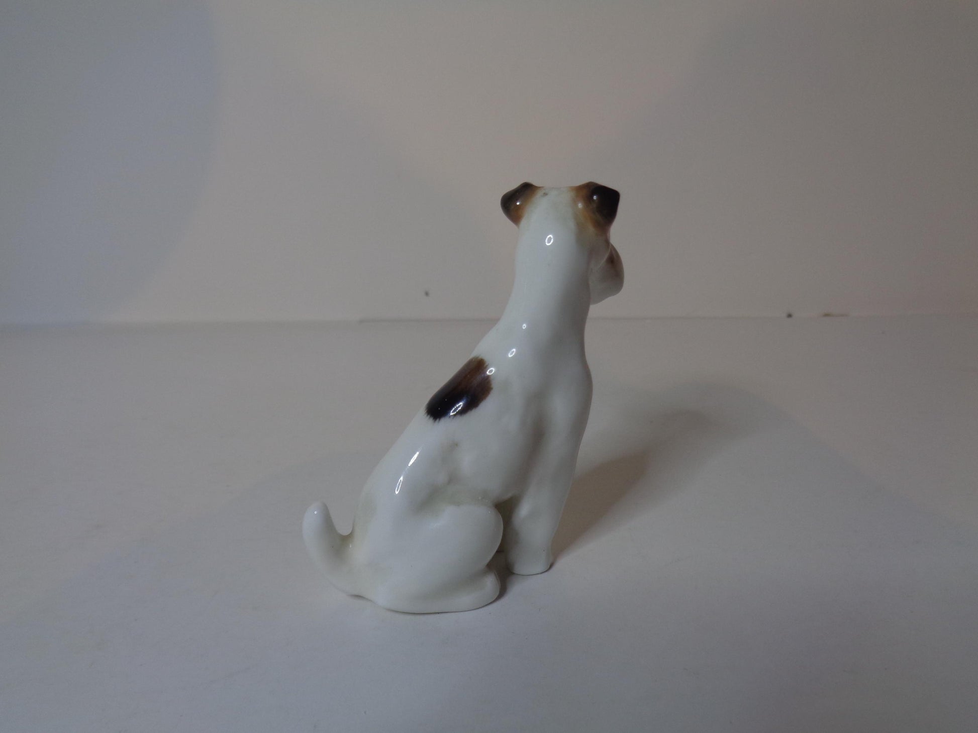 Royal Doulton Miniature Fox Terrier Seated K8