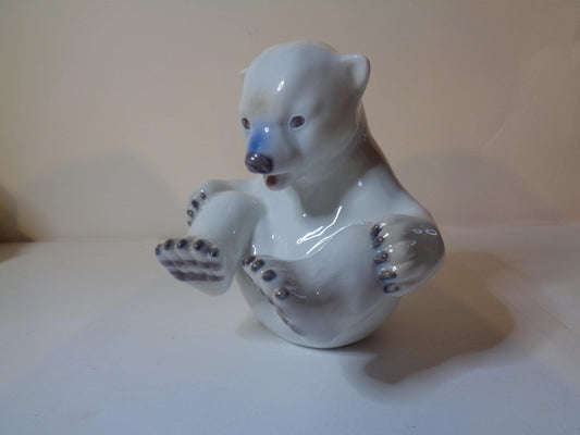 Bing & Grondahl/ Royal Copenhagen Playful Polar Bear no 2536/536