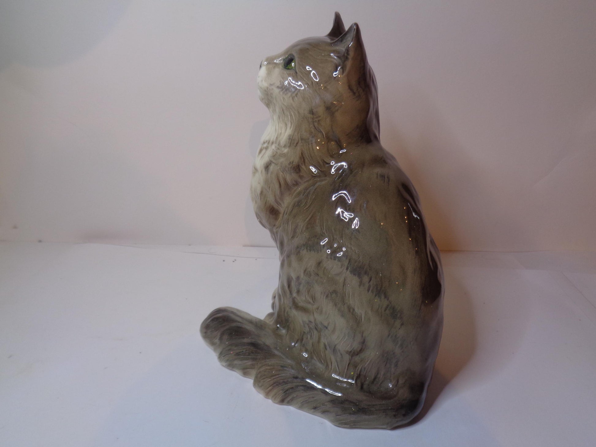 Beswick Persian Cat - Seated, looking up number 1867 Grey Gloss