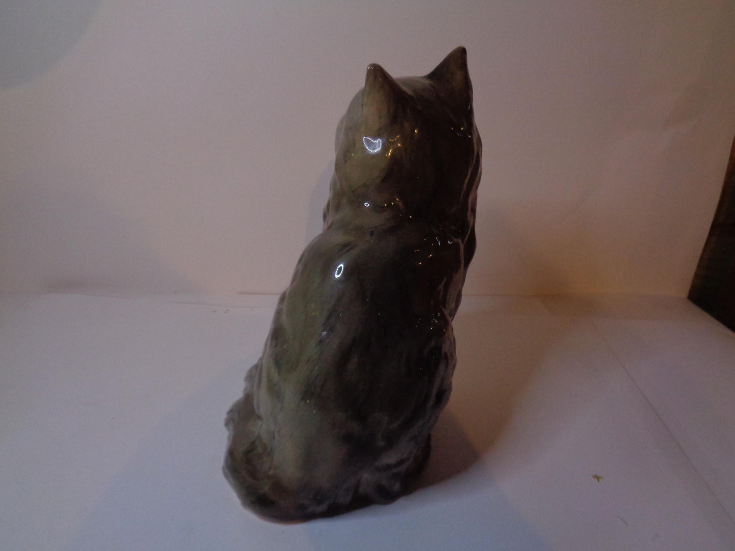 Beswick Persian Cat - Seated, looking up number 1867 Grey Gloss