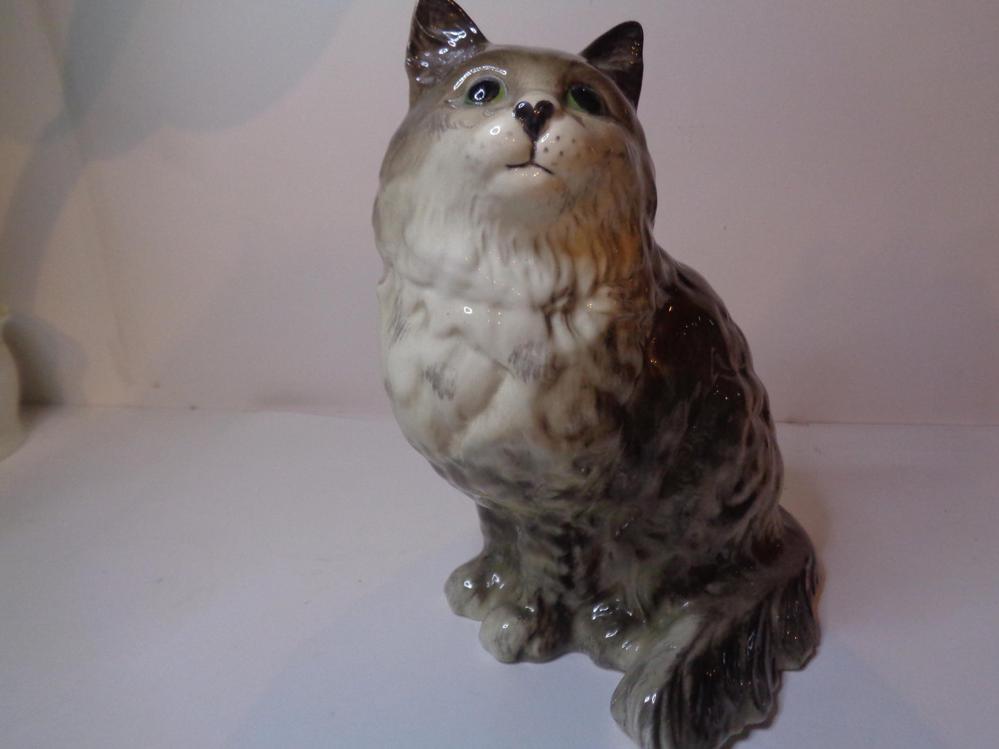 Beswick Persian Cat - Seated, looking up number 1867 Grey Gloss