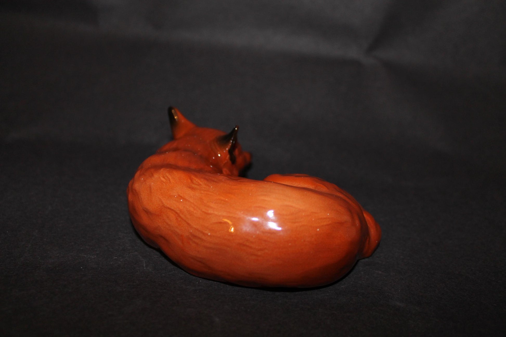 Beswick Fox - Curled No. 1017